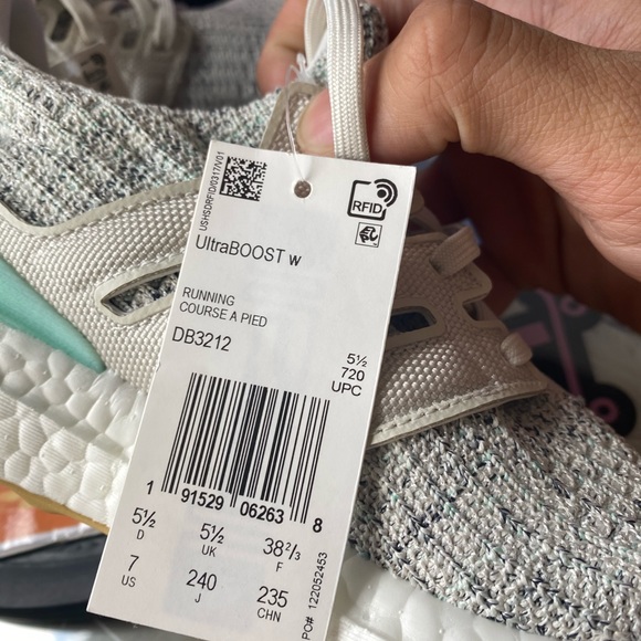🆕 Adidas UltraBoost 4.0 Carbon Mint - Womens - Picture 9 of 11